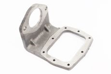 R195NM - кронштейн стартера