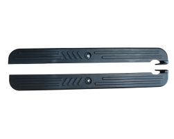 TR-4 Пластиковые боковые накладки под ноги L+R