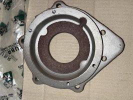R180/R175 - боковая крышка блока двигателя со стороны маховика