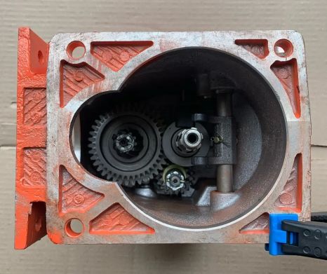 HT-105/135 - редуктор в сборе (верхняя часть)